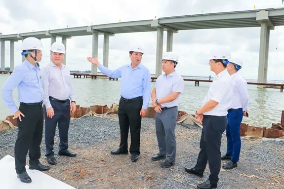 Cầu Đại Ng&atilde;i 1 nỗ lực vượt tiến độ, phấn đấu th&ocirc;ng tuyến trong năm 2027- Ảnh 1.