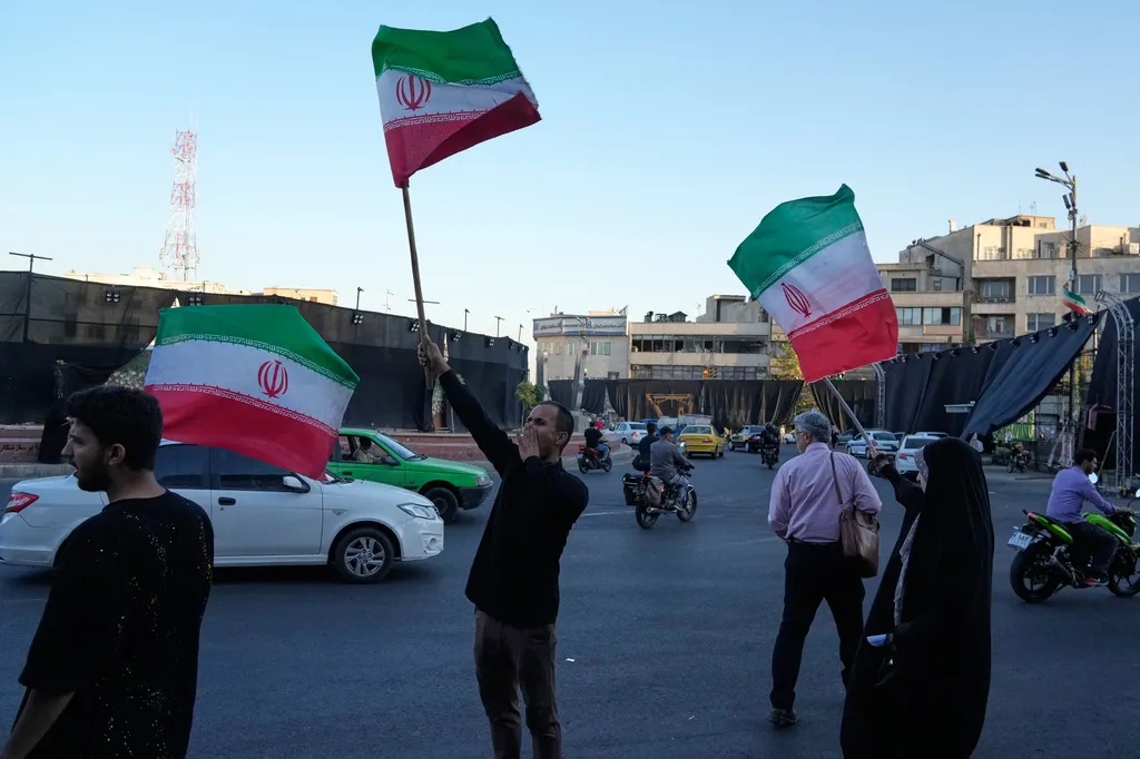 Mỹ và Iran đạt thỏa thuận sơ bộ chấm dứt chiến tranh- Ảnh 1. Mỹ và Iran đạt thỏa thuận sơ bộ chấm dứt chiến tranh- Ảnh 1.