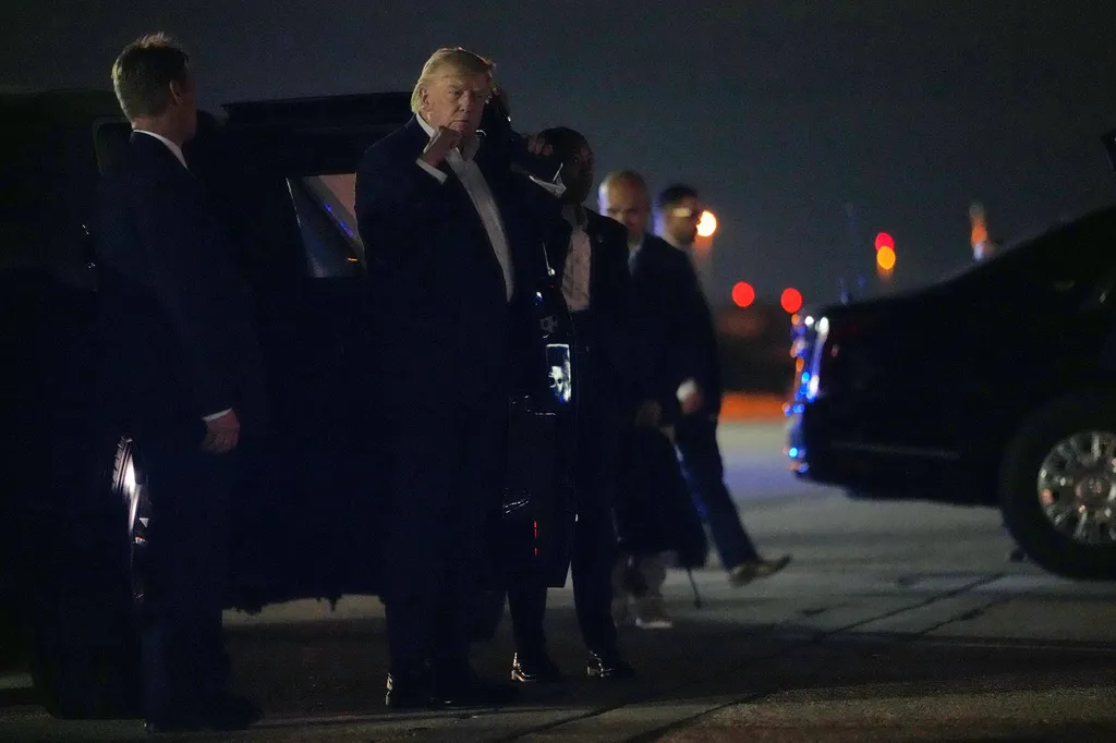 Tổng thống Trump cảnh báo "kịch bản tái diễn xung đột" với Iran - Ảnh 1.