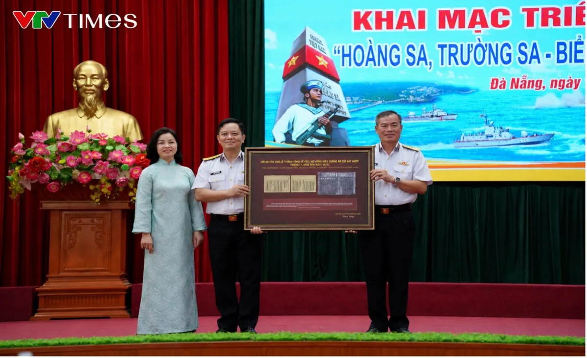 Khai mạc triển lãm "Hoàng Sa, Trường Sa - Biển, đảo thiêng liêng" tại Đà Nẵng - Ảnh 3.