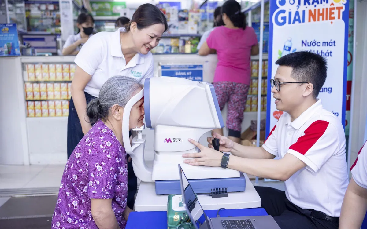 Tăng cơ hội phát hiện sớm bệnh khô mắt thông qua các hoạt động khám sàng lọc cộng đồng (Ảnh: BTC)