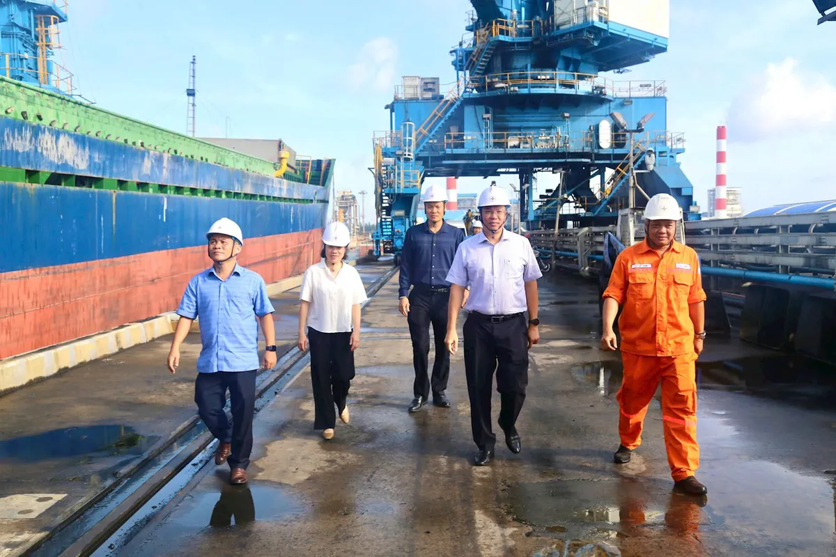 EVNGENCO1: Nỗ lực cao nhất cho cấp điện cao điểm mùa khô- Ảnh 2. EVNGENCO1: Nỗ lực cao nhất cho cấp điện cao điểm mùa khô- Ảnh 2.