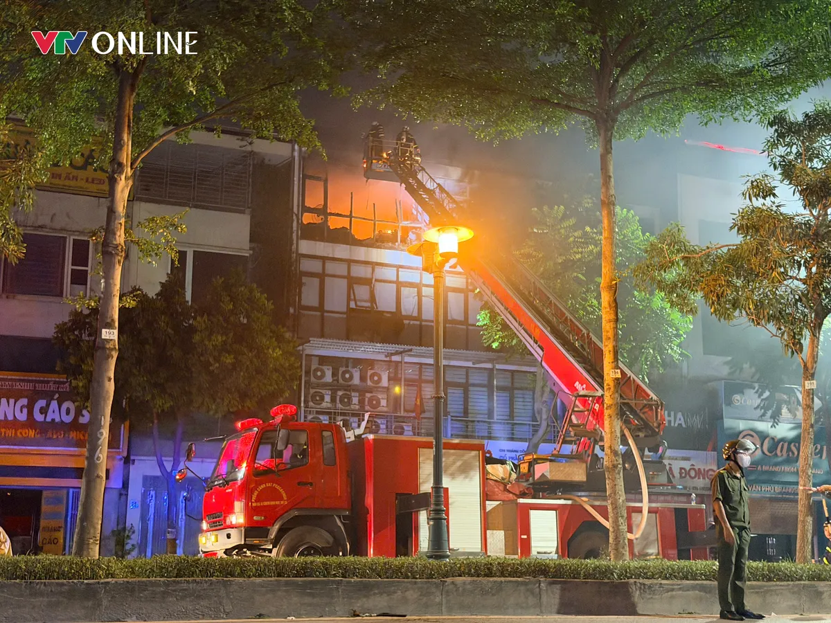 Cháy lớn tại khu biệt thự liền kề ở Hà Nội- Ảnh 3. Cháy lớn tại khu biệt thự liền kề ở Hà Nội- Ảnh 3.