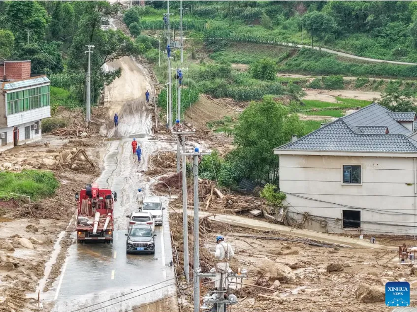 Trung Quốc ban hành cảnh báo khẩn cấp về mưa lớn - Ảnh 1. Trung Quốc ban hành cảnh báo khẩn cấp về mưa lớn - Ảnh 1.