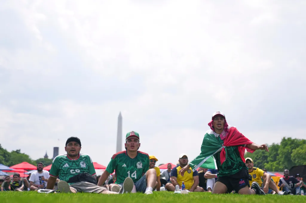 Hình ảnh người hâm mộ bóng đá trên toàn thế giới theo dõi FIFA World Cup 2026™ - Ảnh 16.
