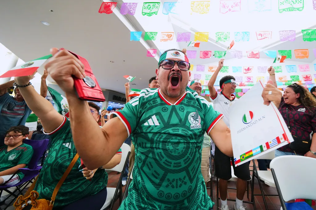 Hình ảnh người hâm mộ bóng đá trên toàn thế giới theo dõi FIFA World Cup 2026™ - Ảnh 13.
