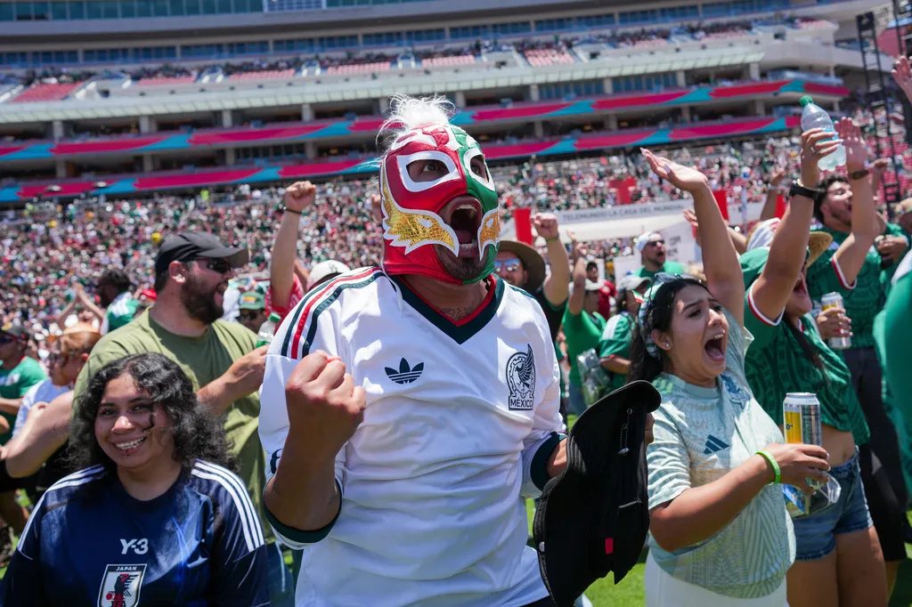 Hình ảnh người hâm mộ bóng đá trên toàn thế giới theo dõi FIFA World Cup 2026™ - Ảnh 3.