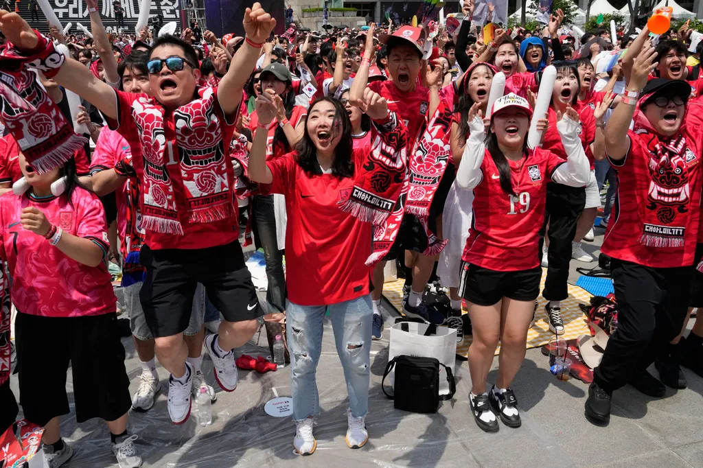 Hình ảnh người hâm mộ bóng đá trên toàn thế giới theo dõi FIFA World Cup 2026™ - Ảnh 17.