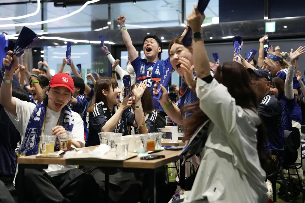 Hình ảnh người hâm mộ bóng đá trên toàn thế giới theo dõi FIFA World Cup 2026™ - Ảnh 11.