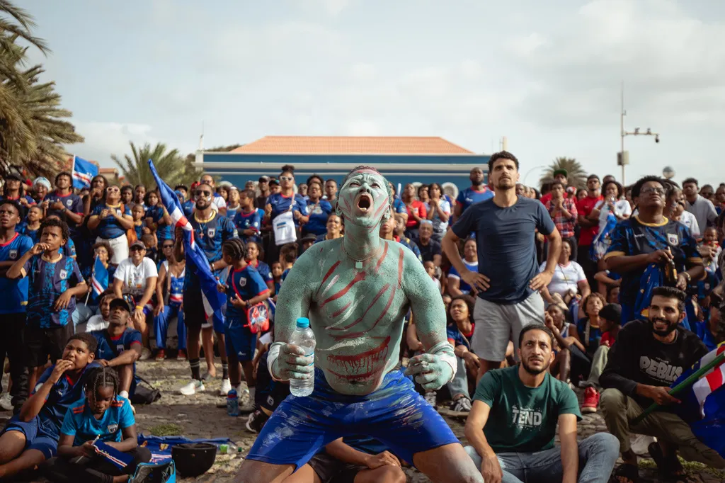 Hình ảnh người hâm mộ bóng đá trên toàn thế giới theo dõi FIFA World Cup 2026™ - Ảnh 1.