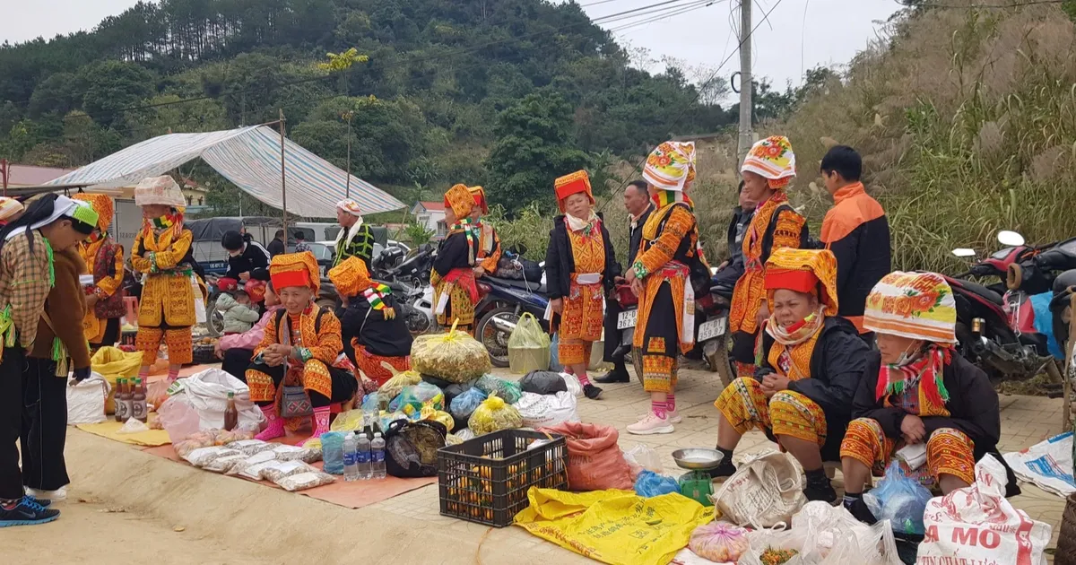 Khám phá chợ phiên vùng cao: Nét vẽ đặc sắc trong bức tranh văn hóa đại ngàn- Ảnh 1. Khám phá chợ phiên vùng cao: Nét vẽ đặc sắc trong bức tranh văn hóa đại ngàn- Ảnh 1.