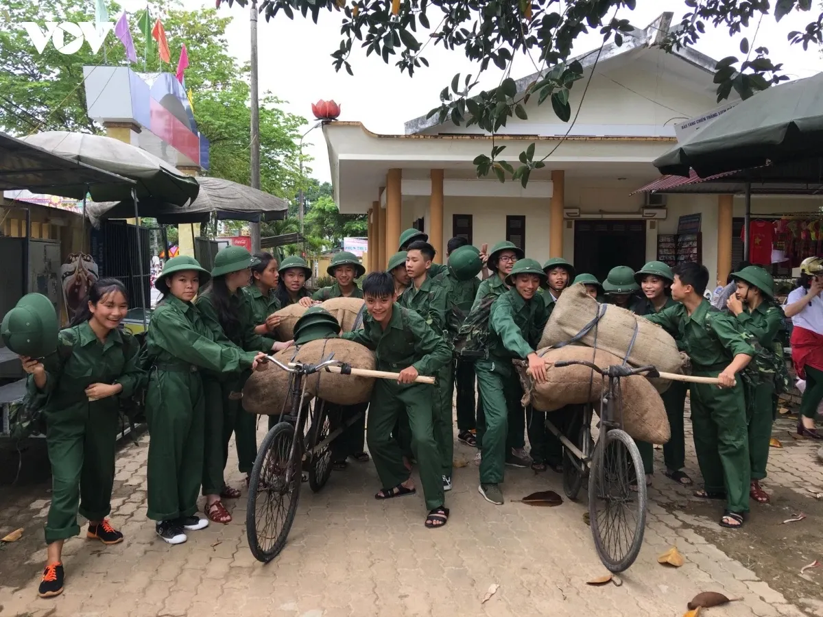 Các bài học lịch sử trong giáo dục thế hệ trẻ: Từ sách vở đến trải nghiệm thực tế- Ảnh 1. Các bài học lịch sử trong giáo dục thế hệ trẻ: Từ sách vở đến trải nghiệm thực tế- Ảnh 1.