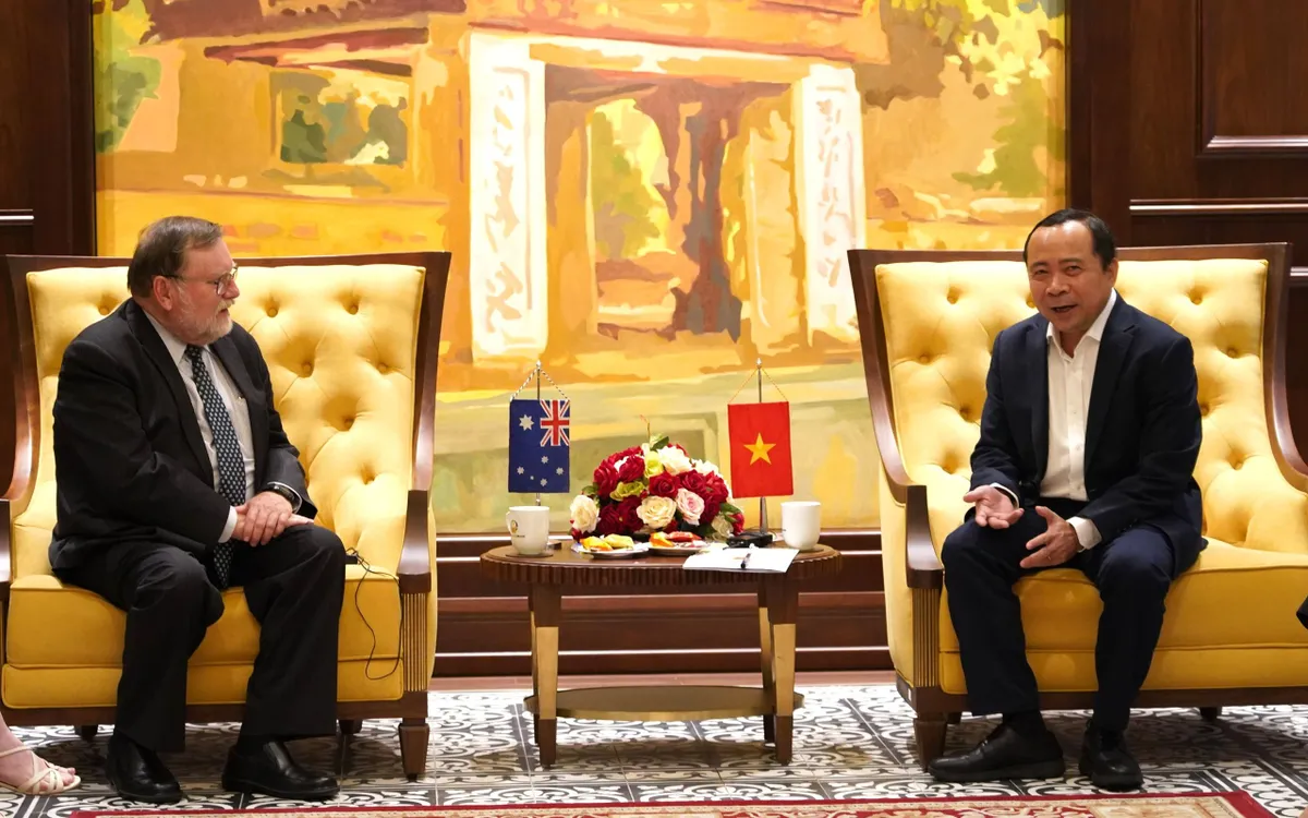 Bộ trưởng Vũ Hải Quân tiếp và làm việc với Nhà khoa học trưởng Australia Tony Haymet. Ảnh: Bộ KHCN

