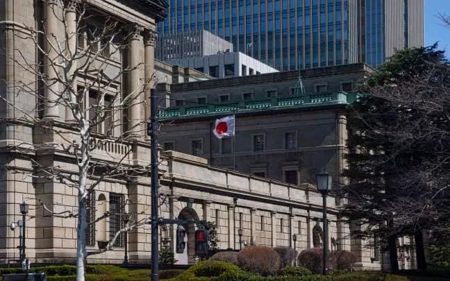 Bên ngoài trụ sở Ngân hàng Trung ương Nhật Bản ở Tokyo. Ảnh: Getty Images