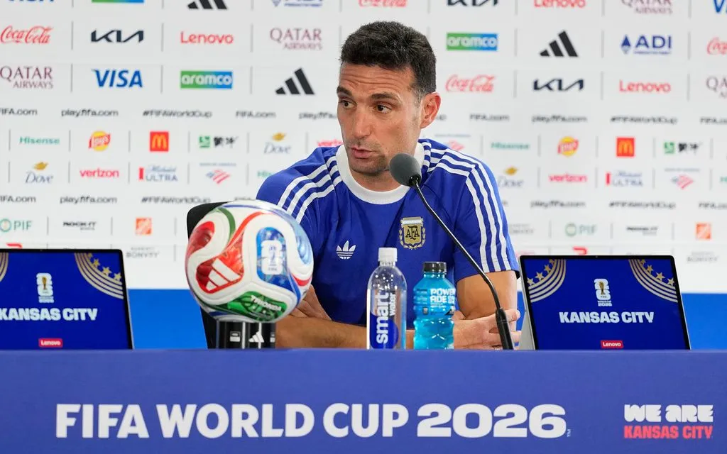 HLV Lionel Scaloni. (Ảnh: AP)