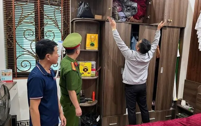 Cảnh sát khám xét nơi ở của nguyên Chủ tịch UBND xã Suối Giàng