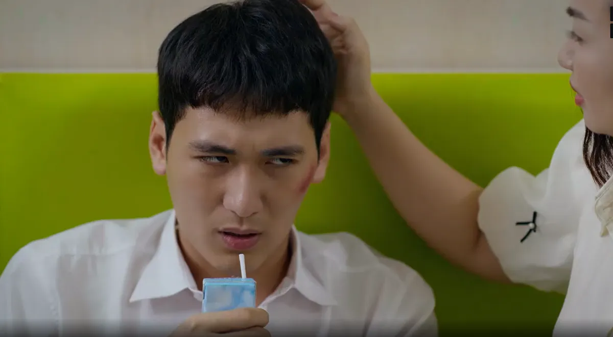Ph&iacute;a b&ecirc;n kia th&agrave;nh phố - Tập 13: Gia đ&igrave;nh Th&aacute;i đ&ograve;i kỷ luật Cương, Khu&ecirc; tung bằng chứng bị &ldquo;Th&aacute;i tử&rdquo; bạo lực học đường - Ảnh 15.