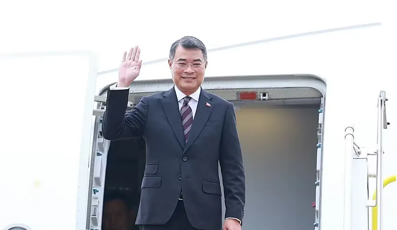 Thủ tướng L&ecirc; Minh Hưng l&ecirc;n đường tham dự Hội nghị Cấp cao kỷ niệm 35 năm quan hệ ASEAN - Nga - Ảnh 1.