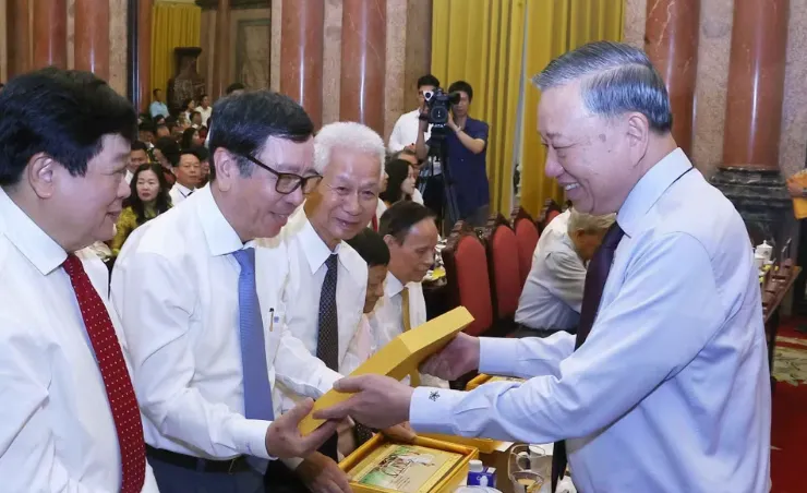 Tổng Bí thư, Chủ tịch nước: Báo chí phải bám sát thực tiễn, tôn trọng sự thật - Ảnh 3.