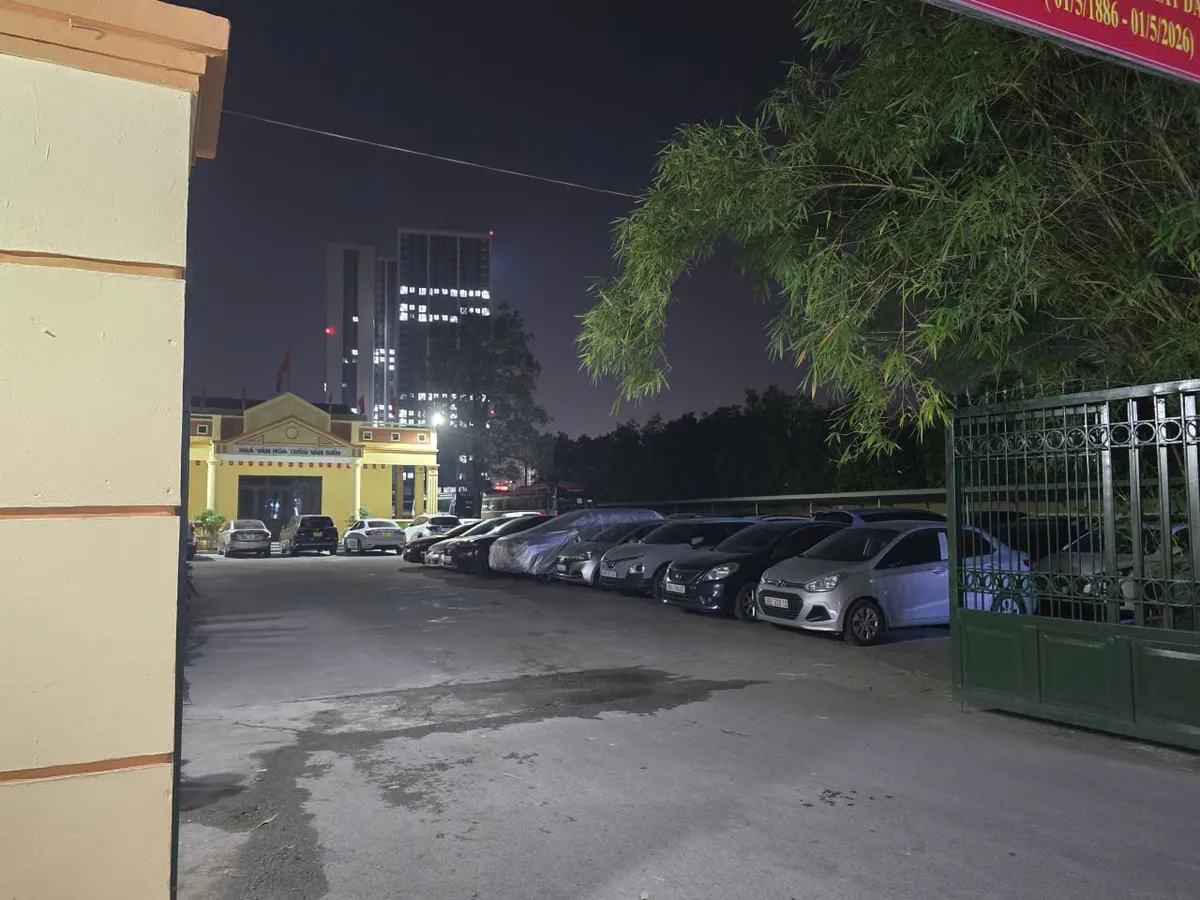 Xã Thanh Trì, TP Hà Nội rà soát, xử lý bãi trông giữ ô tô không phép tồn tại kéo dài- Ảnh 2. Xã Thanh Trì, TP Hà Nội rà soát, xử lý bãi trông giữ ô tô không phép - Ảnh 3.