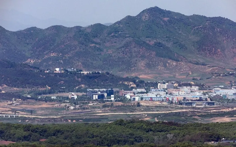 Khu phi quân sự (DMZ) phía Tây và khu công nghiệp Kaesong nhìn từ vùng biên giới ở Paju, tỉnh Gyeonggi, Hàn Quốc (Ảnh: Yonhap)