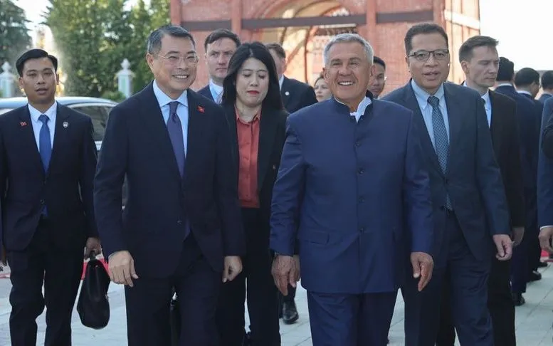 Thủ tướng Chính phủ Lê Minh Hưng gặp Người đứng đầu Cộng hòa Tatarstan Rustam Minnikhanov - Ảnh: VGP/Nhật Bắc