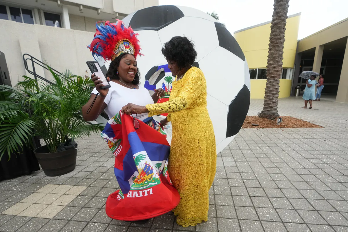FIFA World Cup 2026 - “Cuộc chiến” tiền bạc phía sau sân cỏ- Ảnh 1. FIFA World Cup 2026 - “Cuộc chiến” tiền bạc phía sau sân cỏ- Ảnh 1.