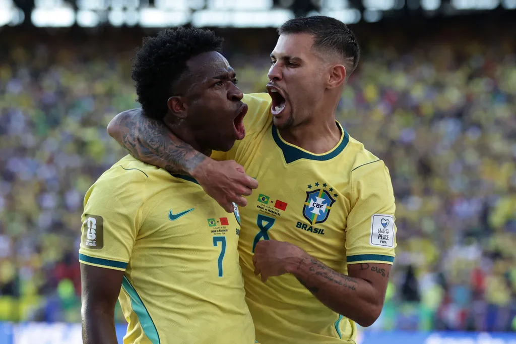 Mặt s&acirc;n cỏ World Cup 2026&trade; g&acirc;y tranh c&atilde;i ngay từ v&ograve;ng bảng - Ảnh 2.