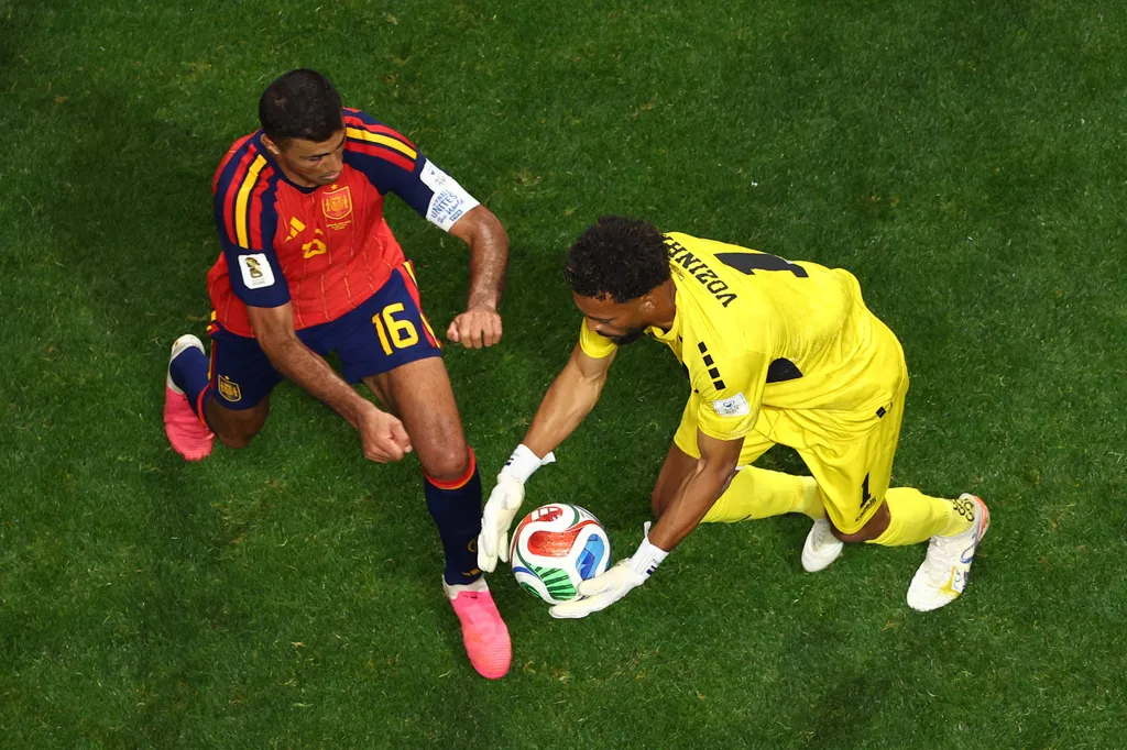 10 triệu người theo d&otilde;i sau 24h, Vozinha của Cape Verde trở th&agrave;nh hiện tượng tr&ecirc;n Instagram- Ảnh 1.