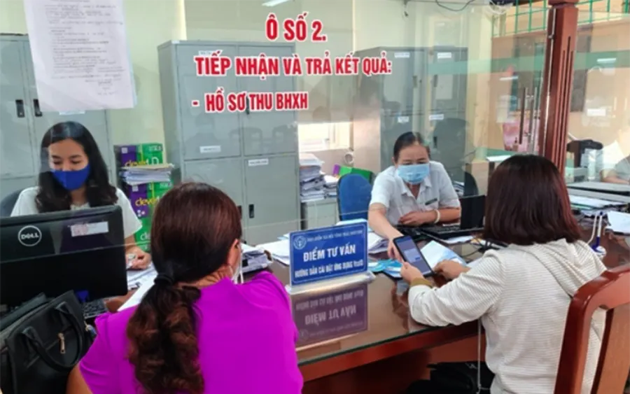 Nghỉ kh&ocirc;ng lương từ 14 ng&agrave;y trở l&ecirc;n: Người lao động l&agrave;m g&igrave; để đảm bảo quyền lợi BHXH, BHYT? - Ảnh 1.