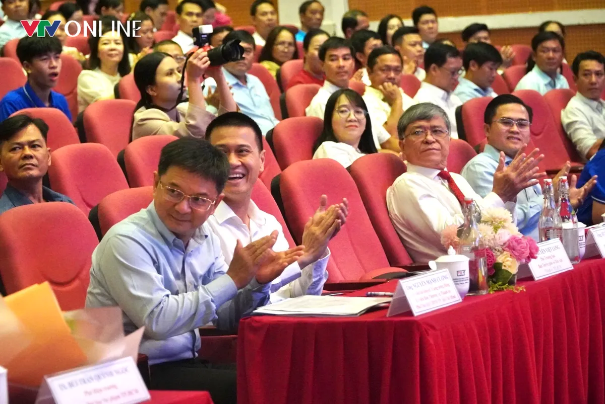 Học sinh TP Hồ Ch&iacute; Minh x&aacute;c lập kỷ lục tại Hội thi Thể dục thể thao- Ảnh 1.