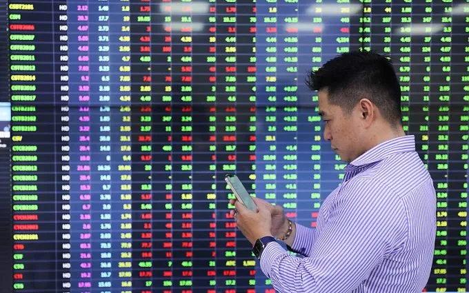 VN-Index giảm nhẹ, khối ngoại tiếp tục bán ròng mạnh phiên 17/6 - Ảnh: Báo Chính phủ 