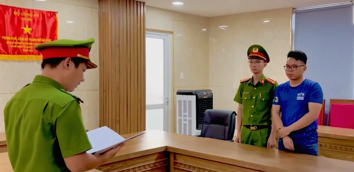 Đà Nẵng khởi tố 3 đối tượng kinh doanh sách điện tử lậu- Ảnh 2. Đà Nẵng khởi tố 3 đối tượng kinh doanh sách điện tử lậu- Ảnh 2.