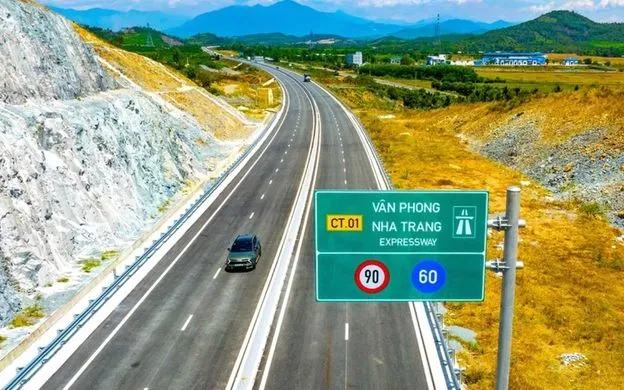 Tuyến cao tốc Vân Phong - Nha Trang. Ảnh: NLĐ
