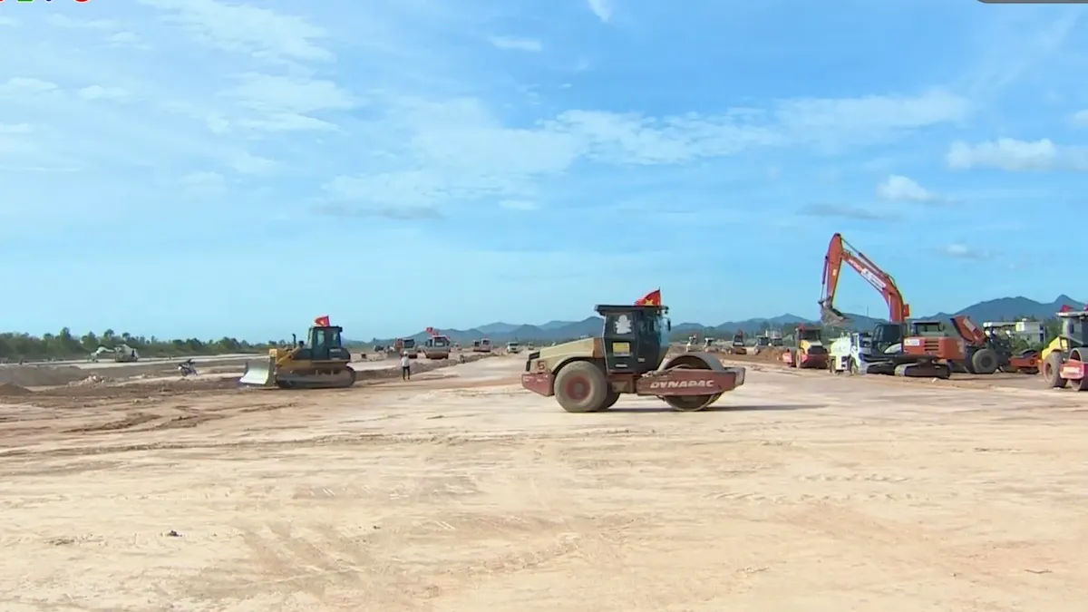 Đại công trường sân bay Quốc tế Phù Cát: Chạy đua với thời gian trước giờ về đích- Ảnh 4. Đại công trường sân bay Quốc tế Phù Cát: Chạy đua với thời gian trước giờ về đích- Ảnh 4.