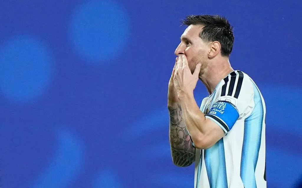 Messi tiếp tục được người ta nhắc đến với 2 chữ "Huyền thoại" ngay trong ngày ra quân FIFA World Cup 2026™. (Ảnh: AP)