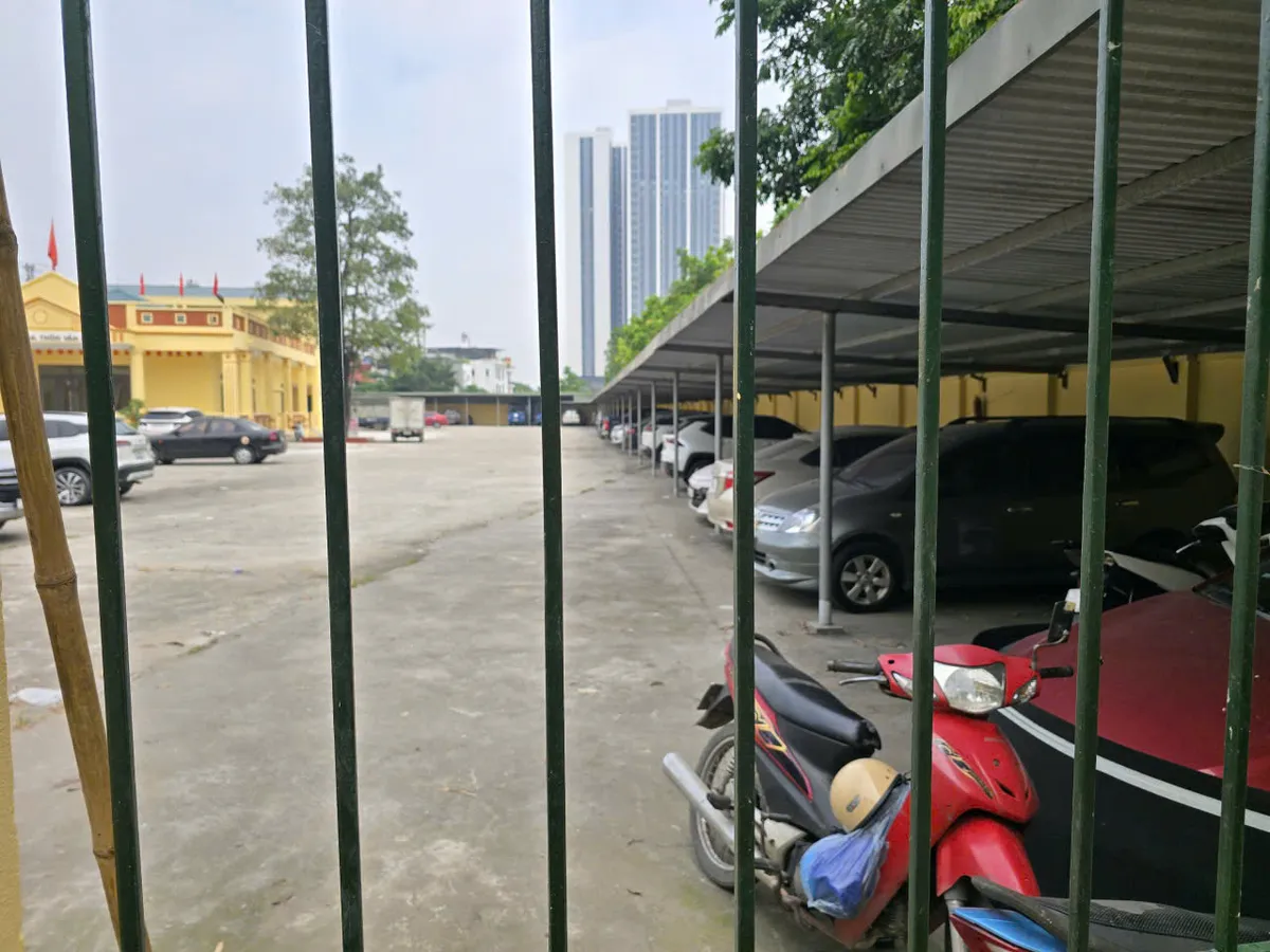 Xã Thanh Trì, TP Hà Nội rà soát, xử lý bãi trông giữ ô tô không phép - Ảnh 1.