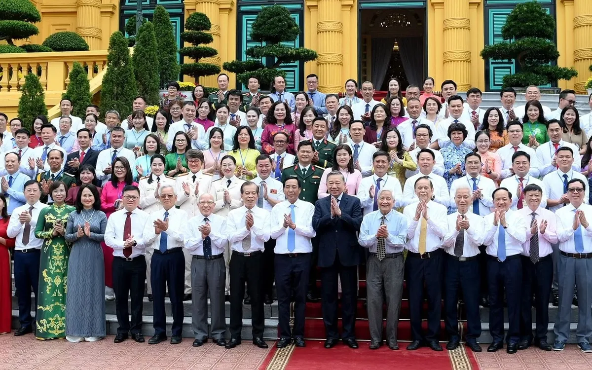 Tổng Bí thư, Chủ tịch nước Tô Lâm gặp mặt 101 nhà báo tiêu biểu, đoạt Giải Báo chí Quốc gia qua các năm, nhân dịp Kỷ niệm 101 năm Ngày Báo chí cách mạng Việt Nam (21/6/1925-21/6/2026). (Ảnh: ND)