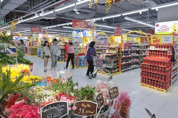 Các mô hình bán lẻ hiện đại, hàng hóa rõ nguồn gốc xuất xứ, giá cả minh bạch ngày càng thu hút khách hàng.
