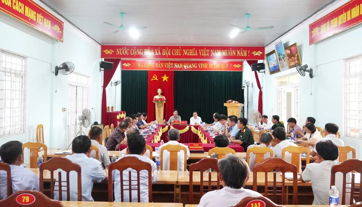 L&atilde;nh đạo Quảng Trị đối thoại với người d&acirc;n tại dự &aacute;n đường ven biển 600 tỷ đồng- Ảnh 1.
