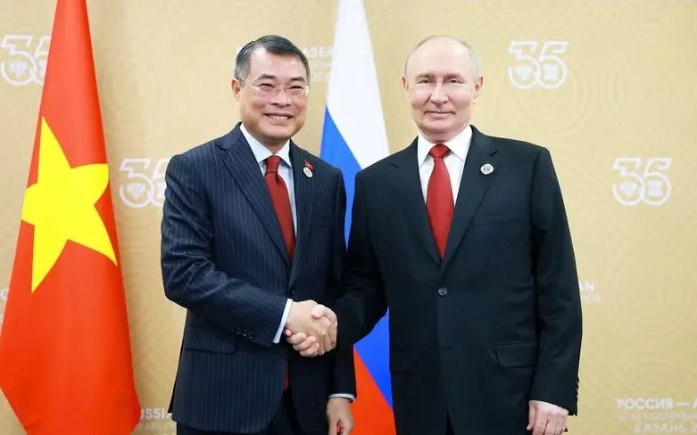 Thủ tướng Lê Minh Hưng hội kiến Tổng thống Nga Vladimir Putin. (Ảnh: Dương Giang/TTXVN)