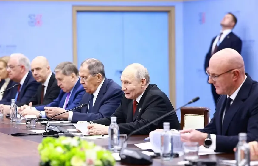 Thủ tướng Chính phủ Lê Minh Hưng hội kiến Tổng thống Nga Vladimir Putin - Ảnh 2.