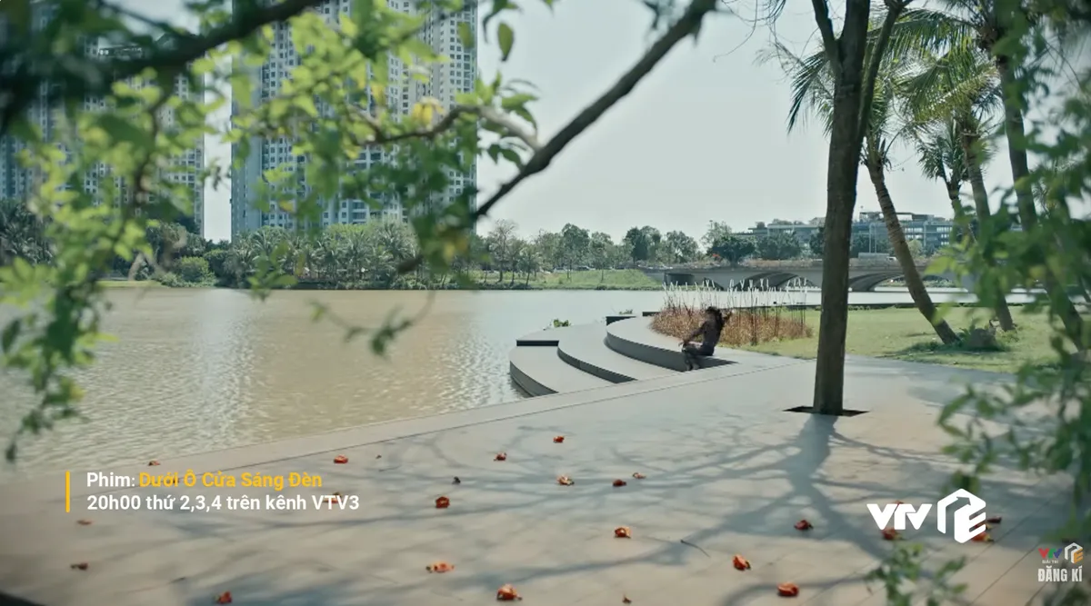 Dưới &ocirc; cửa s&aacute;ng đ&egrave;n - Tập 15: Đau l&ograve;ng với lời th&uacute; tội ngoại t&igrave;nh của chồng, Diệu thẫn thờ bỏ nh&agrave; đi lang thang- Ảnh 10.