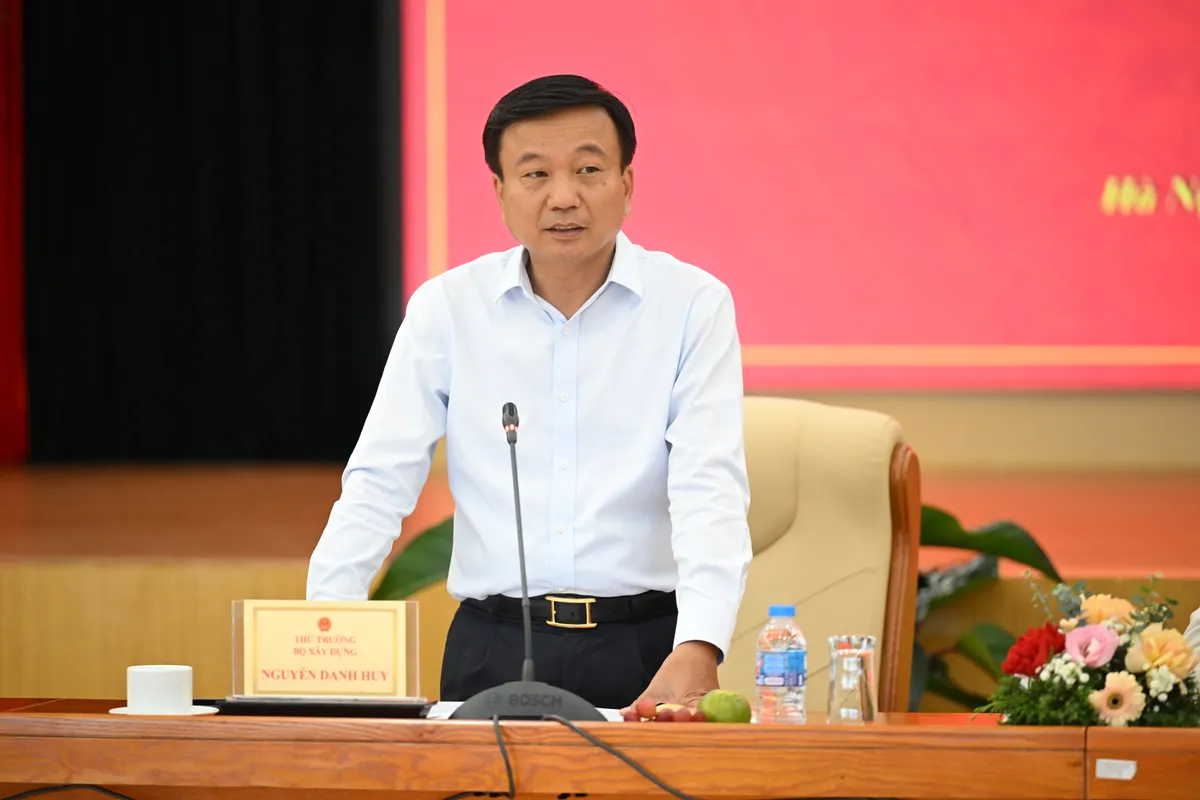 Hơn 370.000 xe điện lăn b&aacute;nh: Giải m&atilde; "n&uacute;t thắt" hạ tầng trạm sạc v&agrave; chiến lược Xanh h&oacute;a - Ảnh 1.