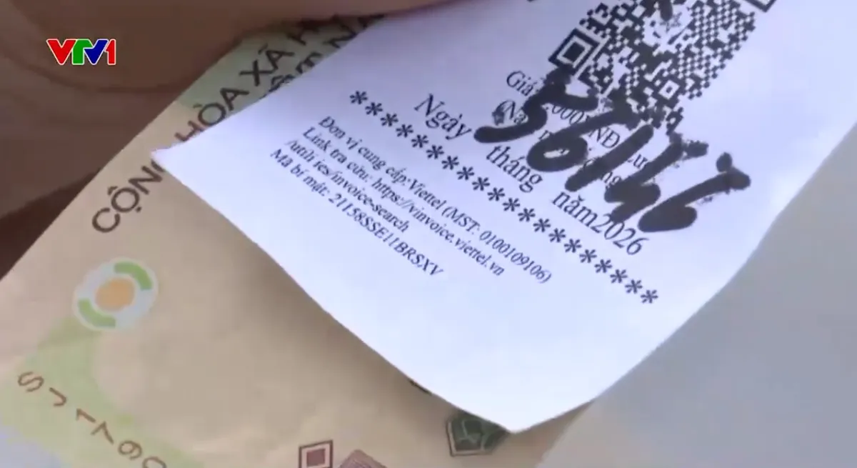 Nhiều điểm tr&ocirc;ng giữ xe ở H&agrave; Nội thu ph&iacute; cao hơn mức ni&ecirc;m yết - Ảnh 1.
