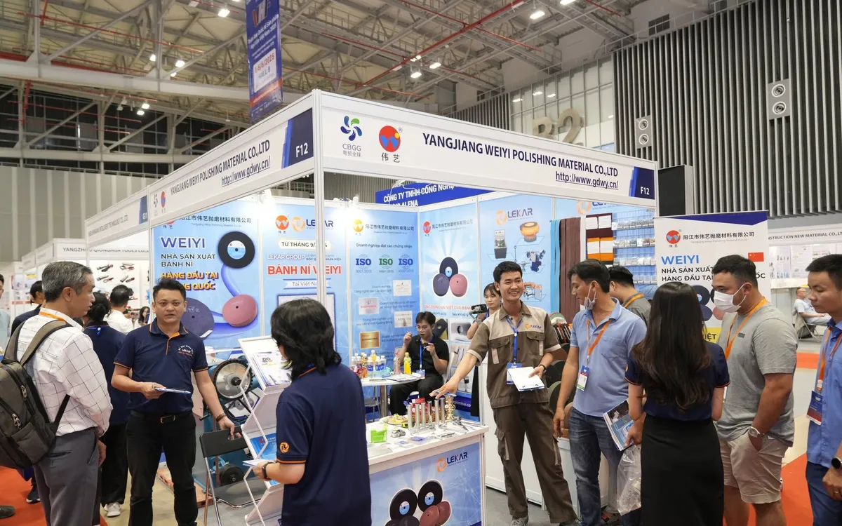 Gần 500 doanh nghiệp tham gia cụm triển l&atilde;m c&ocirc;ng nghiệp, ti&ecirc;u d&ugrave;ng tại TP. Hồ Ch&iacute; Minh
- Ảnh 1.