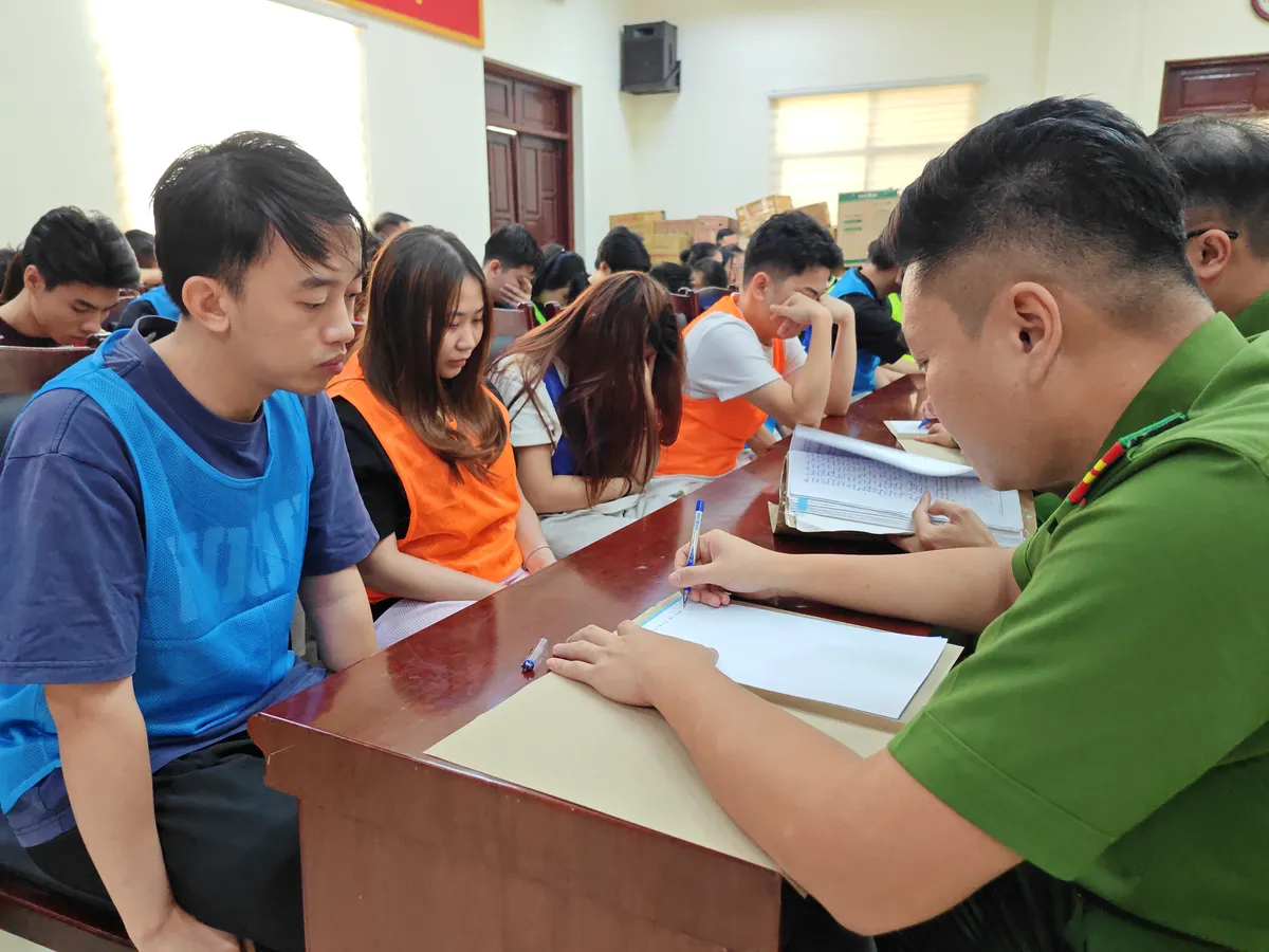 Công an Hà Nội thông tin vụ lừa đảo kỳ nghỉ du lịch, chiếm đoạt hơn 181 tỷ đồng - Ảnh 1.
