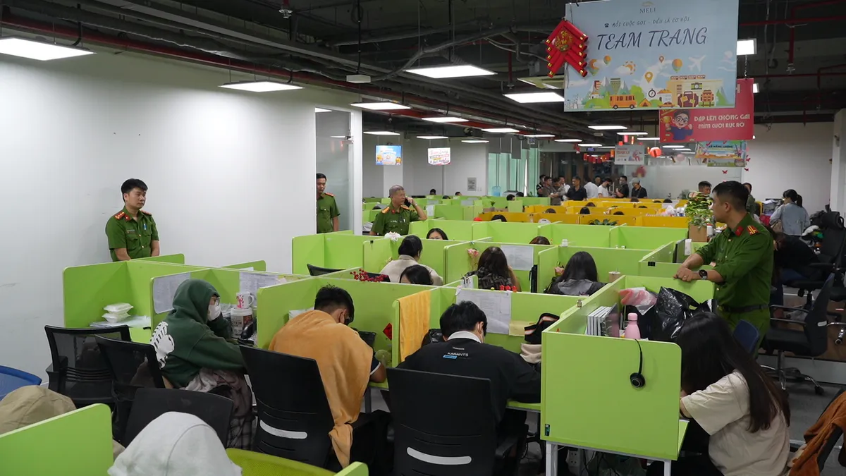 Công an TP Hồ Chí Minh triệt phá loạt đường dây lừa bán kỳ nghỉ, khởi tố gần 200 bị can- Ảnh 1. Công an TP Hồ Chí Minh triệt phá loạt đường dây lừa bán kỳ nghỉ, khởi tố gần 200 bị can- Ảnh 1.