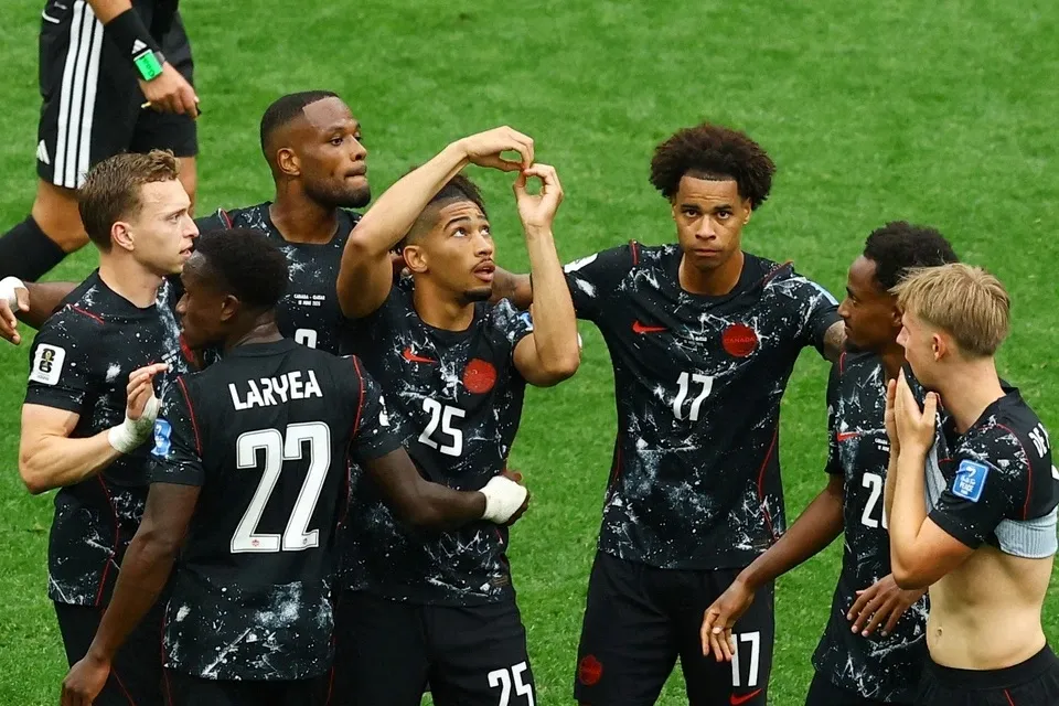 Qatar nhận thảm bại 0-6 trước Canada, hai cầu thủ bị truất quyền thi đấu- Ảnh 1. Qatar nhận thảm bại 0-6 trước Canada, hai cầu thủ bị truất quyền thi đấu- Ảnh 1.