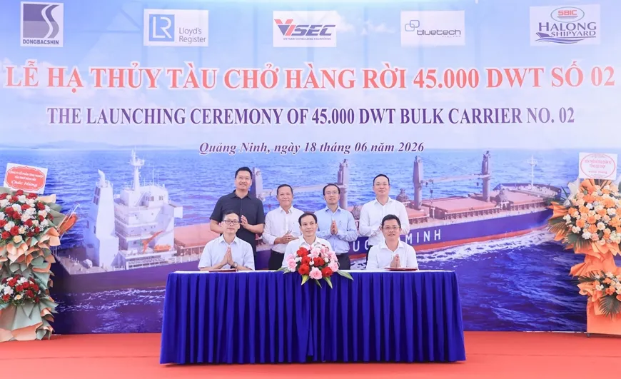 Hạ thủy thành công tàu chở hàng rời trọng tải 45.000 tấn- Ảnh 3. Hạ thủy thành công tàu chở hàng rời trọng tải 45.000 tấn- Ảnh 3.